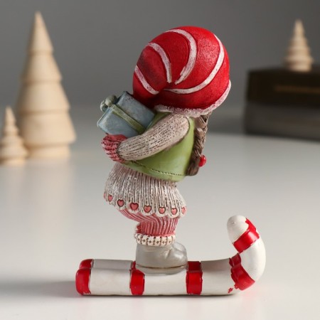Polystone souvenir "Girl in a cap, with a gift for skiing" 12x5x9 cm-3