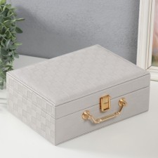 Casket to the leatherette for jewelry 