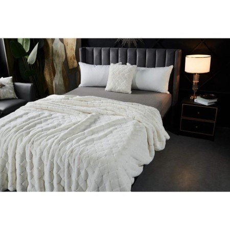 Bernard Cover, size 160x220 cm, color milk-1