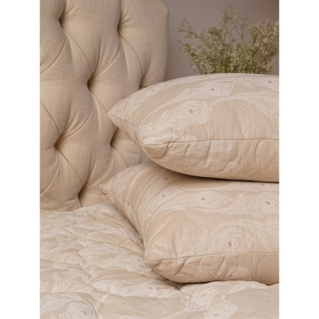 The pillow is quilted "sheep wool", size 48x68 cm