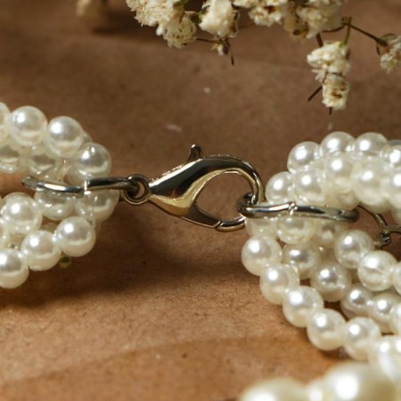 The beads "burn" pearls, ball No. 2.6.8, white color in silver, l = 45 cm-1