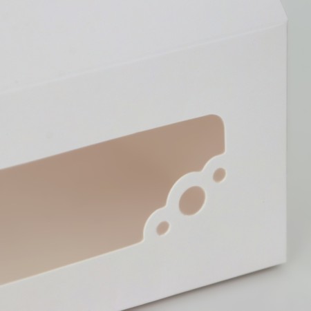 Packaging for confectionery, white, 22 x 15 x 7-2