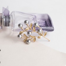 Brooch 