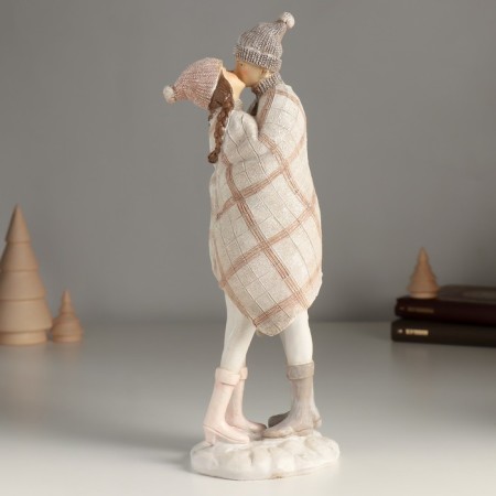 Souvenir Polystone "Winter hugs of lovers" 9,5x8x27 cm-3
