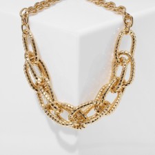 The necklace 