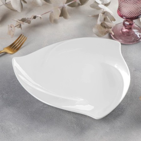 Porcelain platele triangular wilmax ariela, d = 25.5 cm, white color-1