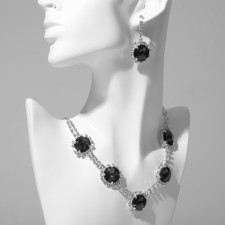Set 2 objects: earrings, necklace 