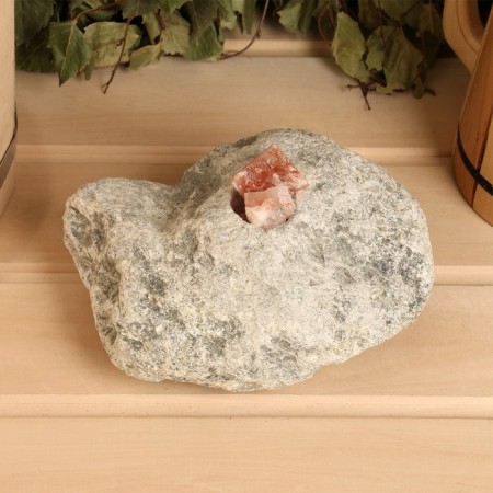 Natural evaporator with Himalayan salt made of talkhlorite (with one hole)