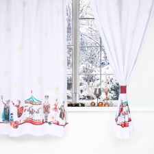 A set of curtains d/kitchen with grabbits 