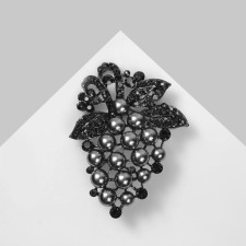 Brooch 