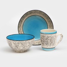 A set of dishes 