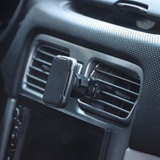 Magnetic phone holder in the deflector, rotation 360 °, black