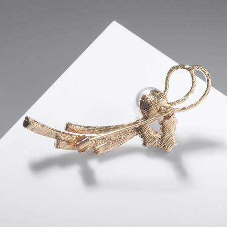 Brooch "Curl" radiance, white color in gold-1