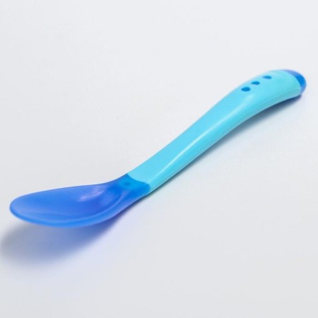 Spoon for nursery for feeding, heat-sensitive, blue-blue color