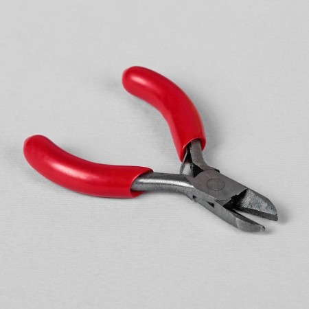 A set of tools for needlework: side skeletons - 7.5 cm, round -liners - 8 cm, thin lugs - 8 cm, silver/red color-1