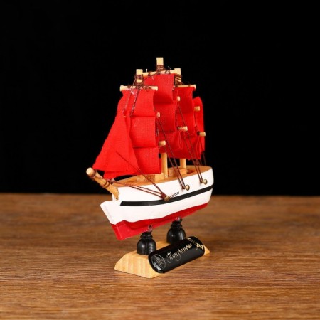 Ship "Medusa" 10x3x10 cm, white hull, red sails-2