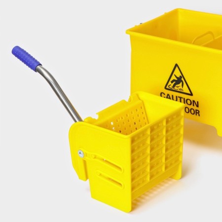 A bucket with mechanical spin on wheels, 20 liters-5