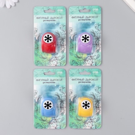 Figure hole pine d. 1.5 cm snowflake 3.5*4*4 cm mix-7