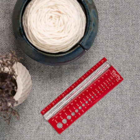 A ruler for determining the size of the KnitPro spokes, a rectangular red 10701-2