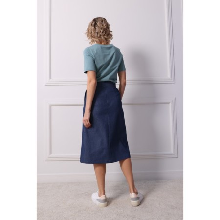 Skirt-trap is female, size 42-4