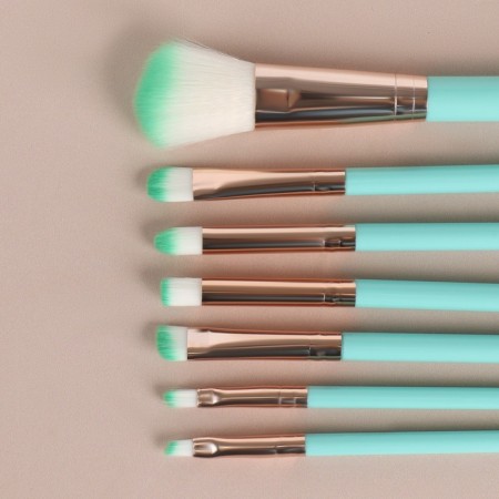 Set of makeup brushes, 7 objects, turquoise color-3