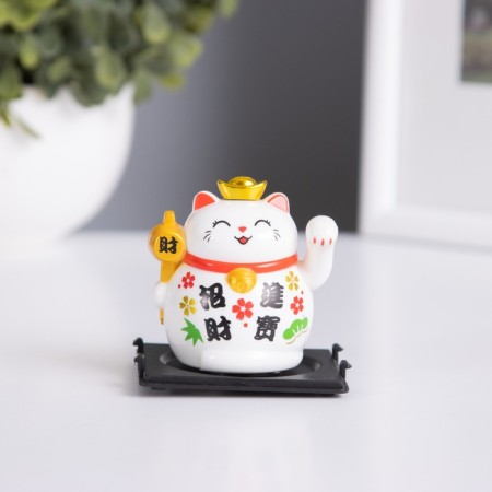 Plastic pendulum "White Mani-Neko with an ingot of iamba on the head" 5x5x6 cm
