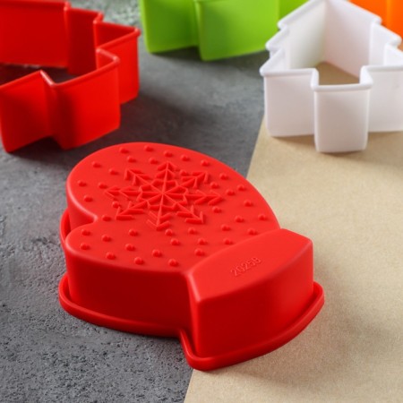A set for baking the “New Year” shade, 6 items: a form for baking, a set of forms for cutting cookies 5 pcs-6