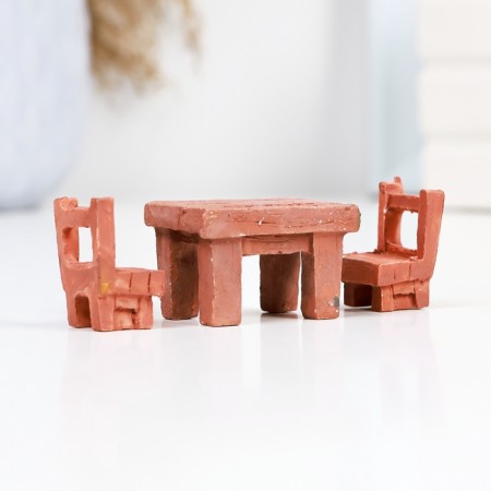 Figure "table and chairs" set of 3 objects, 2x2x2cm-1