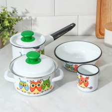 Set of dishes 