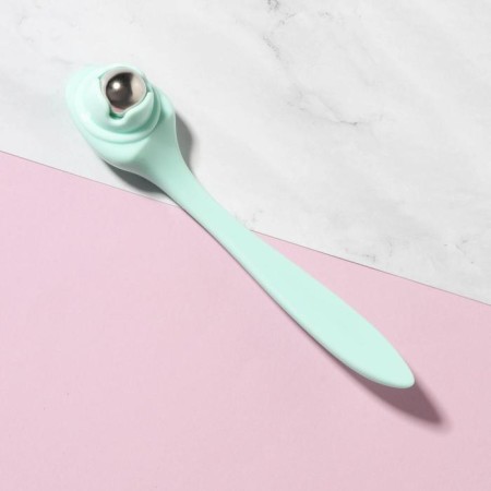 Roller massage for the skin around the eyes "The art of being amazing"