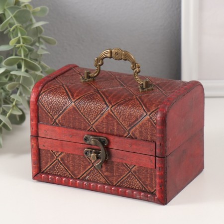 Casket wood chest with a rhombus handle 9.4x13.8x9.7 cm
