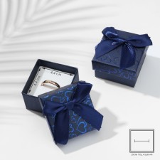 Gift box under the ring 