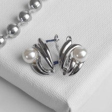 Earrings with pearls 