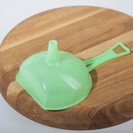 Plastic funnel with a handle, 19 × 12 × 9 cm, color mix-5