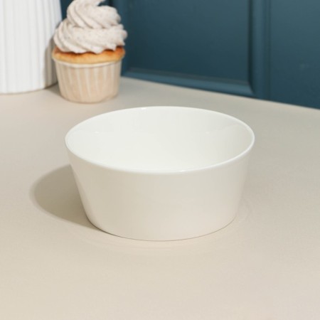 Porcelain salad, 650 ml, d = 15 cm. White