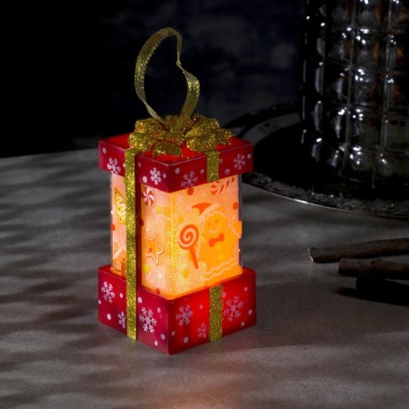 LED figure "Red Gift with Gingerbread" 6.3 × 11.5 × 6.3 cm, plastic, AAAX3 batteries (not complete), flame effect