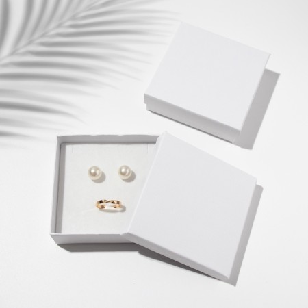 Gift box for the set “Minimal, 9 × 9 cm, white color (the size of the useful part is 8.5 × 8.5 cm)-1