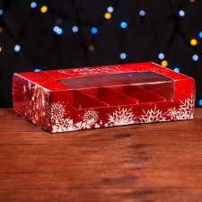 The box is folding, under 5 eclairs “snowflakes”, 25.2 x 15 x 6.6 cm