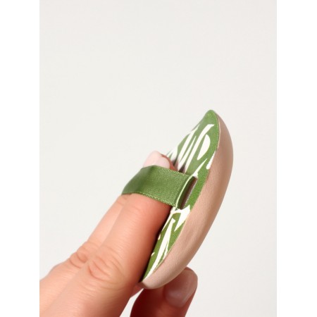 Set d/makeup 3 before: 2 puffs, 1 brush latex/nylon/plastic zip QF-3