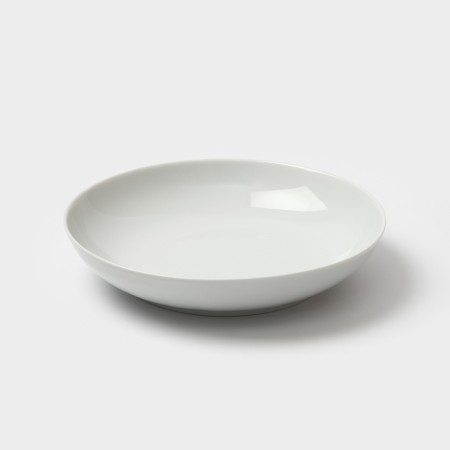 A set of porcelain dishes “Classic”, 24 objects: plates d = 17.5 / d = 20, 0.7l / d = 20 mug 300-4