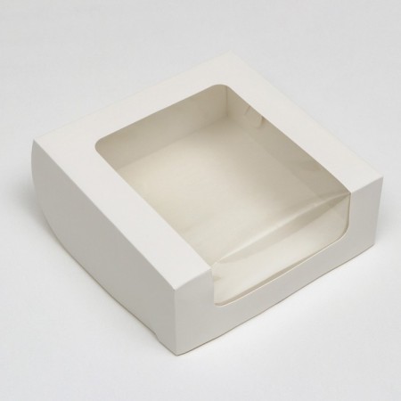 Confectionery packaging with a window, white, 18 x 18 x 7 cm