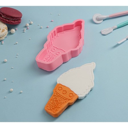 Mold "Morozhenka", silicone, 15 × 7.5 × 2 cm, pink color