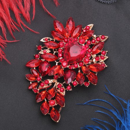 Brooch "Empress" heart flowering, red color in gold