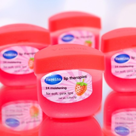 Cosmetic Vaseline for the lips, strawberries-2