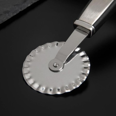 A knife for pizza and dough shade Blade, 20 cm, handle Soft-Touch, black color is black-1