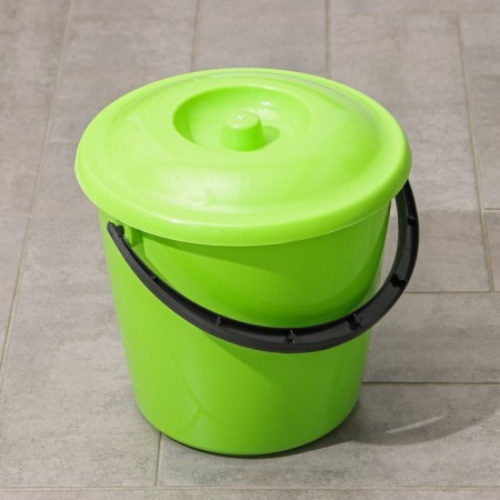 A bucket with a lid, 10 l, color mix-1