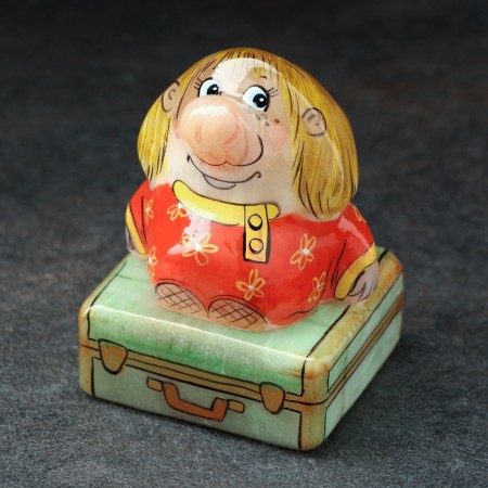 Souvenir "Brownie on the chest", 4x5x7 cm, selenite-2