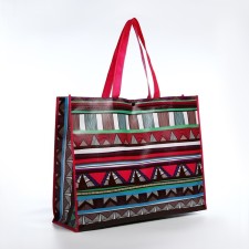 The bag is economic on the button, the color of raspberry/multi -colored