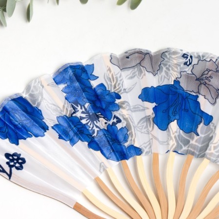 Fan bamboo, textiles h = 21 cm bend, with a brush "flowers" in a box, white-blue-2