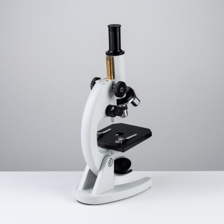 Laboratory microscope in the case-2